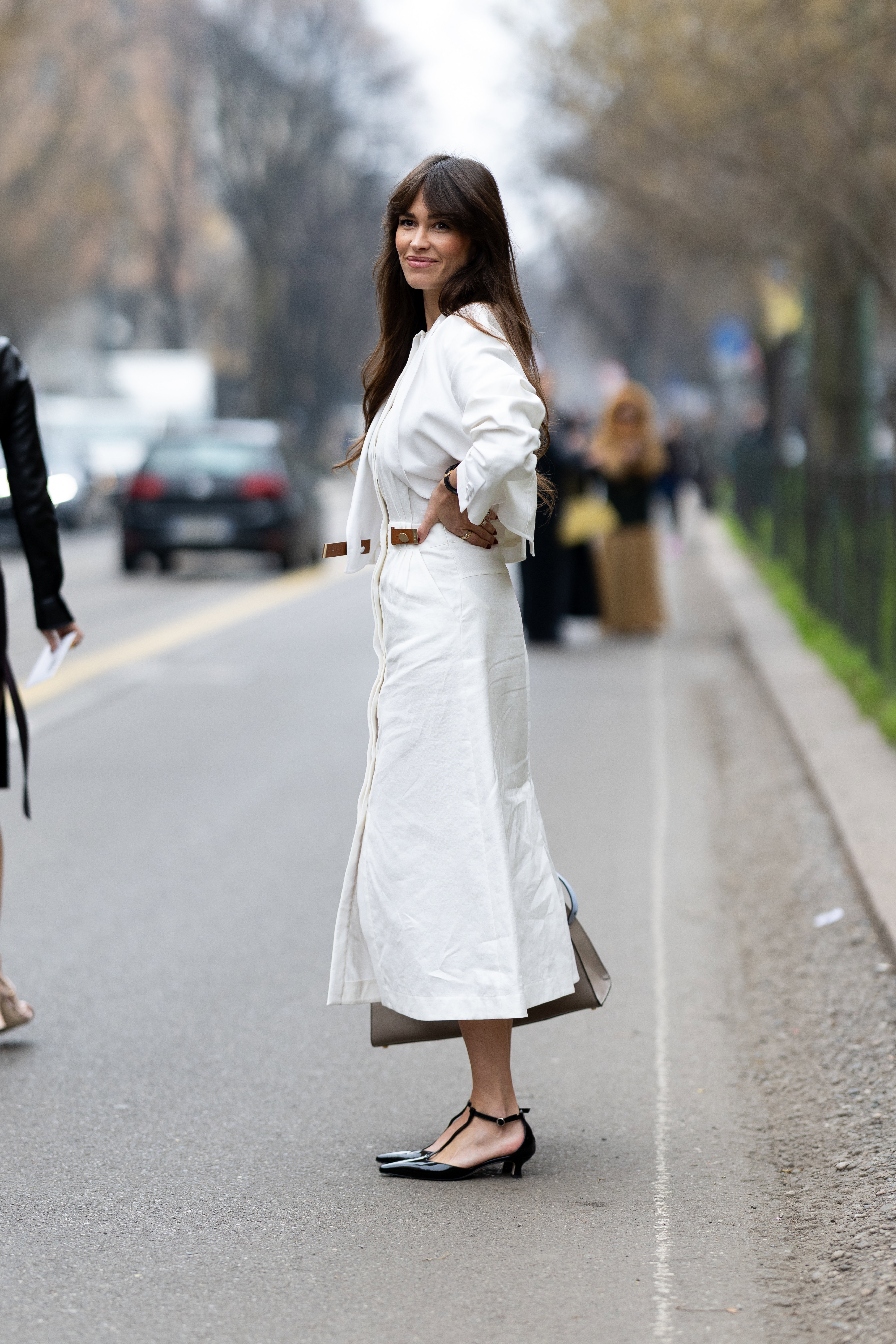 White poplin dress z H&amp;M wygląda luksusowo i świeżo