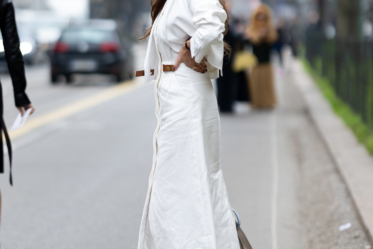 White poplin dress z H&M wygląda luksusowo i świeżo