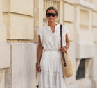 White prairie dress z Mango to romantyczna sukienka lata 2026