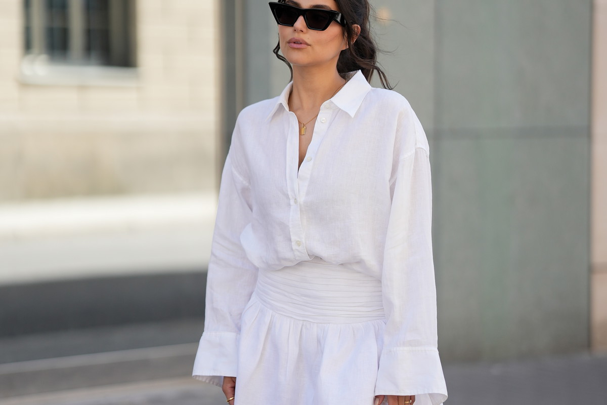 White shirtdress z Reserved to sukienka na całe lato