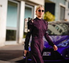 Drapowana sukienka w kolorze "byzantium purple" ze szczypankami z H&M to hit na wesele 2026. Wygląda luksusowo, a kosztuje niecałe 130 zł
