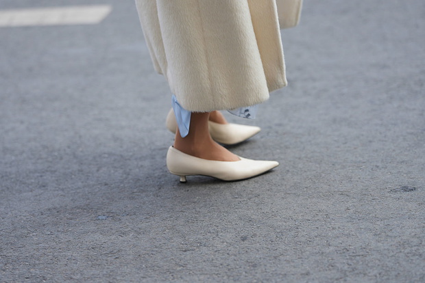 Jazz shoes wracają. Model z Massimo Dutti pasuje do midi
