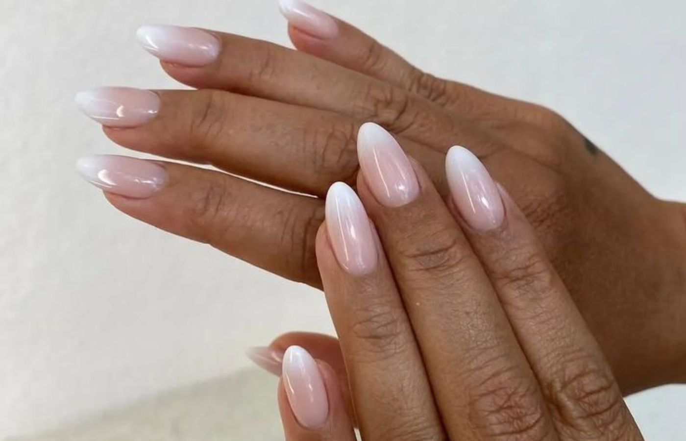 French ombre nails na lato 2026