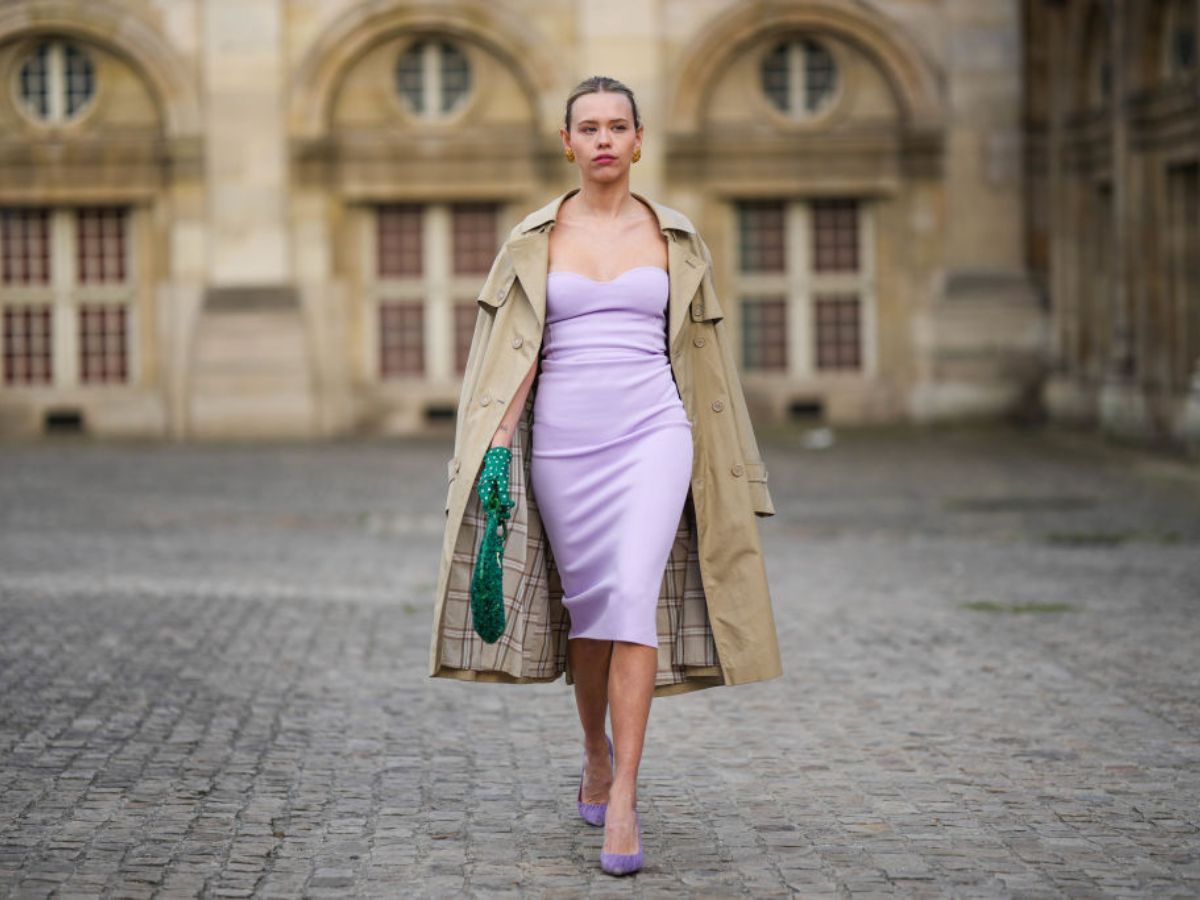 Bestsellerowa sukienka z kory H&amp;M właśnie trafiła na promocję. Jest w kolorze „French lavender”