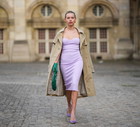 Bestsellerowa sukienka z kory H&M właśnie trafiła na promocję. Jest w kolorze „French lavender”