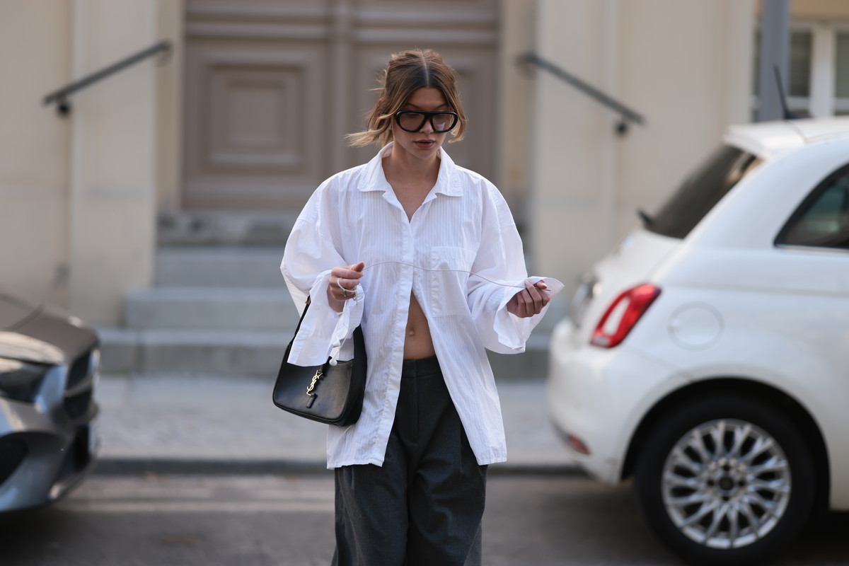 Corseted shirting w stylu Julii Wieniawy zamiast białej koszuli