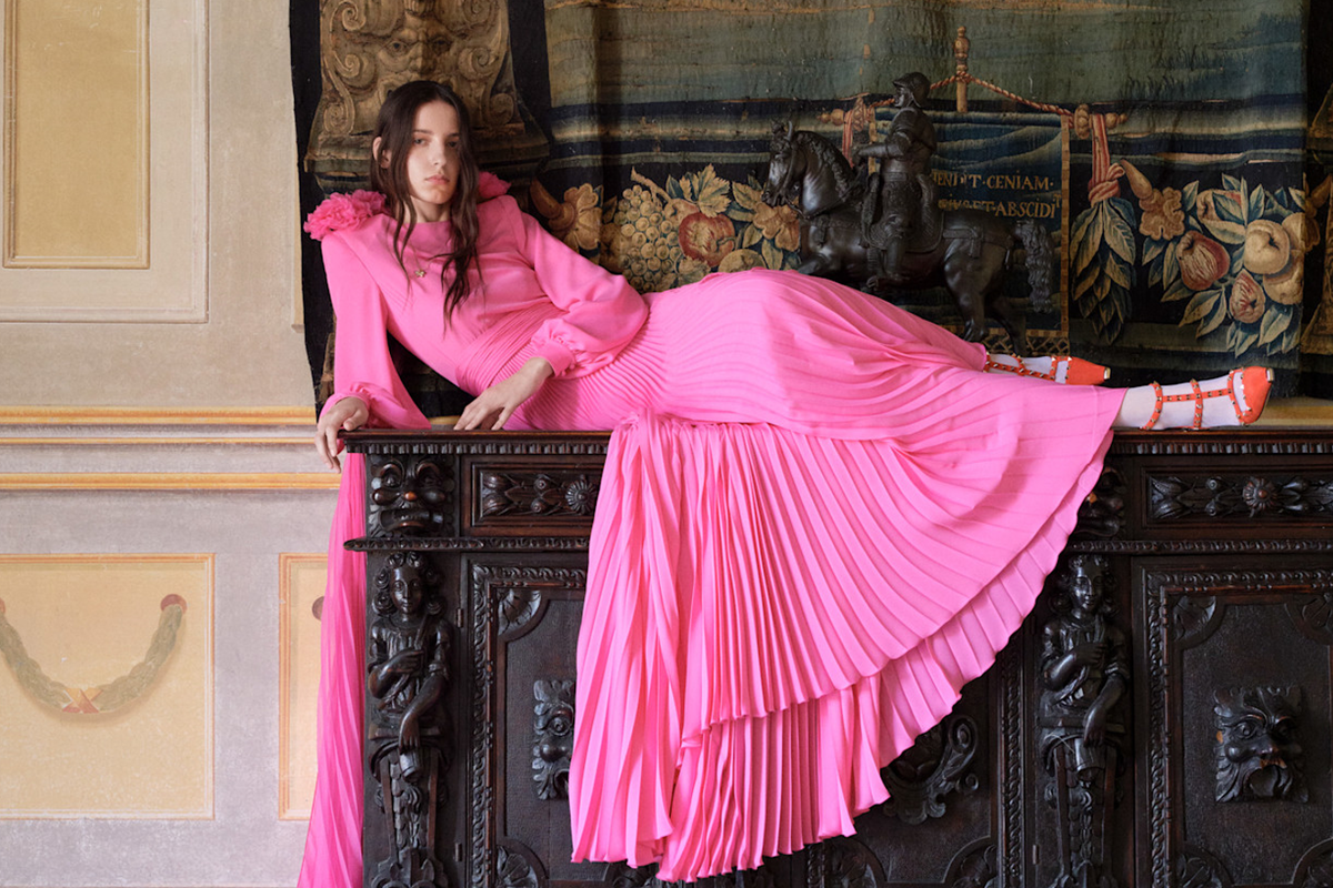 Spódnica midi z H&M w kolorze "Brink Pink" to mój nowy typ na lato 2026/Fot. Spotlight