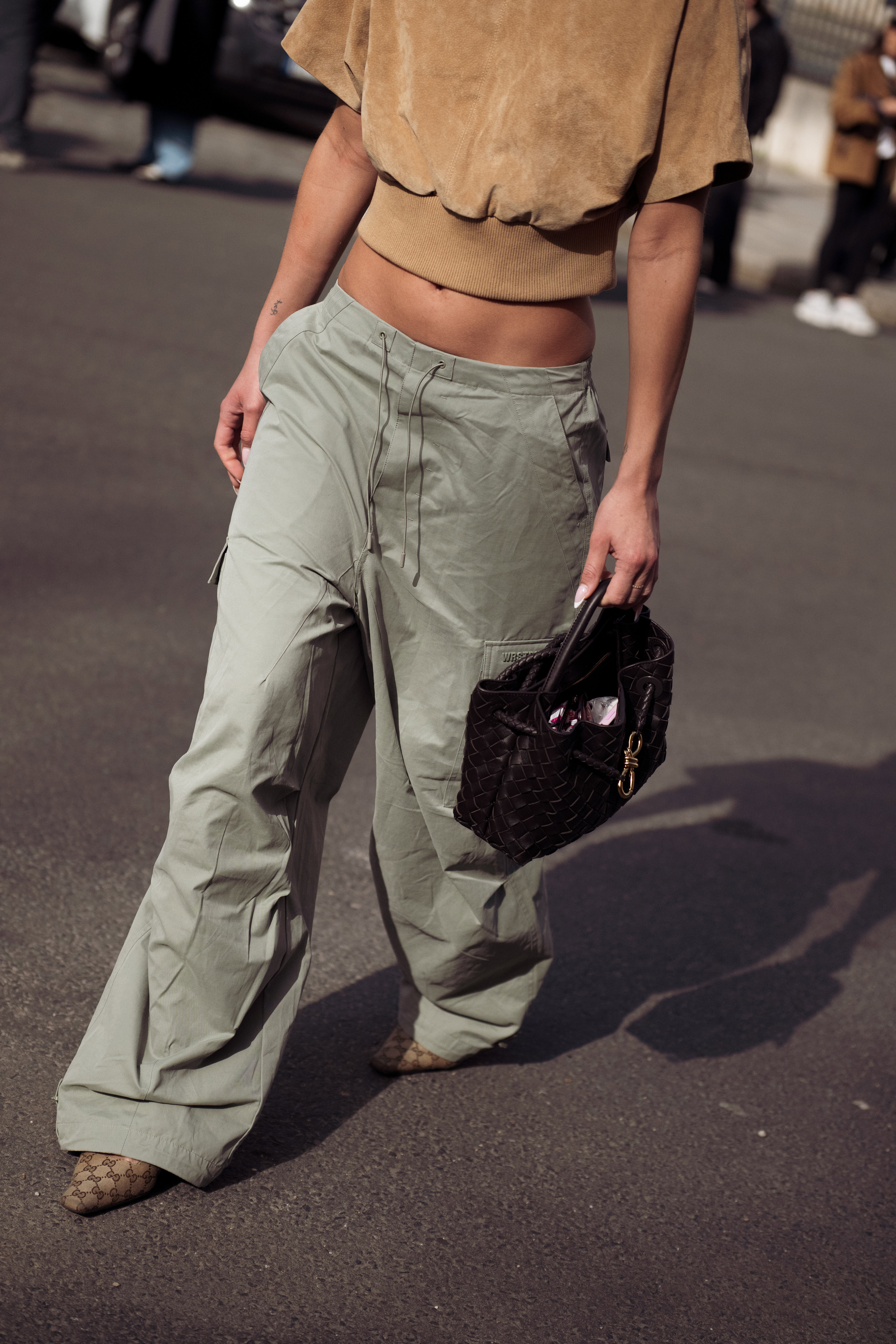 Soft cargo trousers to modne spodnie na lato 2026