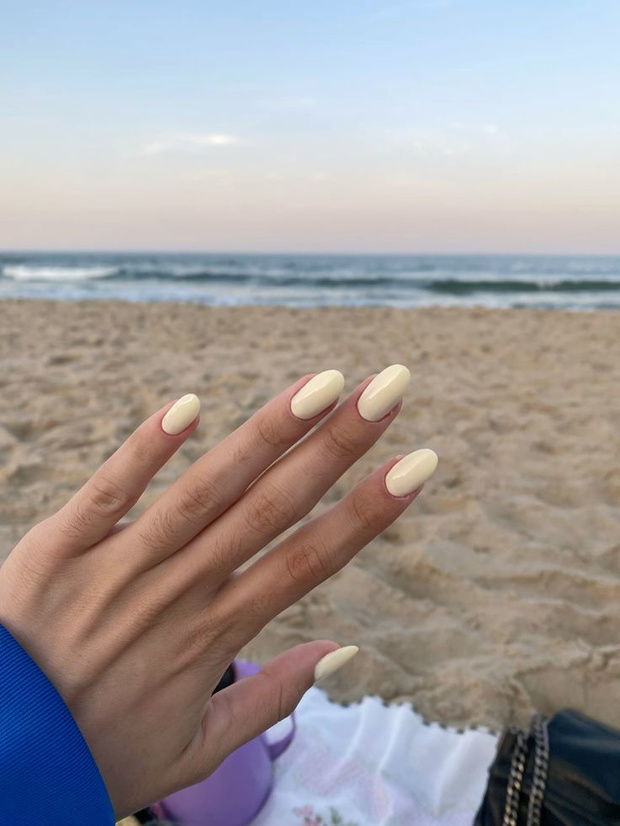 Manicure lemon sorbet