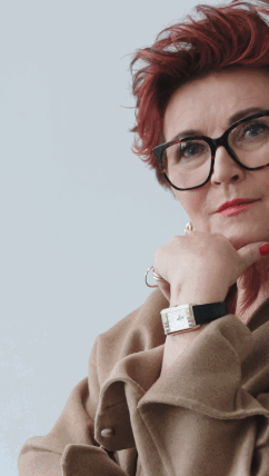 jolanta-kwasniewska-ef86c4f.png?crop=188px%2C2px%2C242px%2C428px&resize=824%2C431