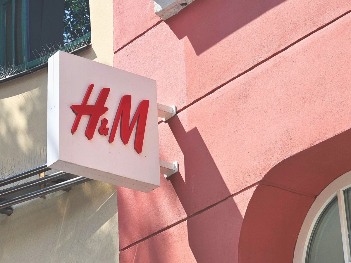Ta wiskozowo-lniana sukienka z H&amp;M to esencja włoskiego stylu- 2026-06-25T113737