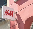 Ta wiskozowo-lniana sukienka z H&M to esencja włoskiego stylu- 2026-06-25T113737