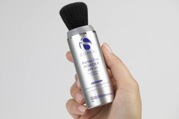 iS Clinical PerfecTint Powder SPF 40