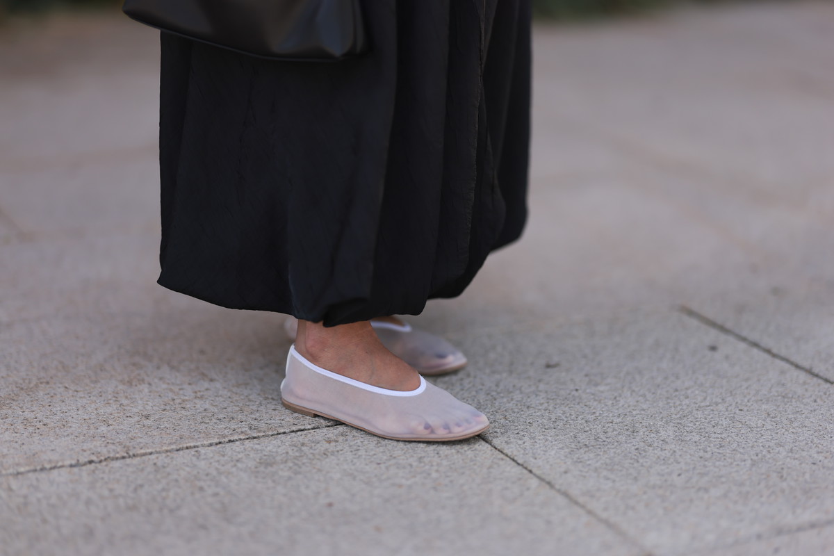 Mesh flats z Mango to minimalistyczne buty na lato 2026