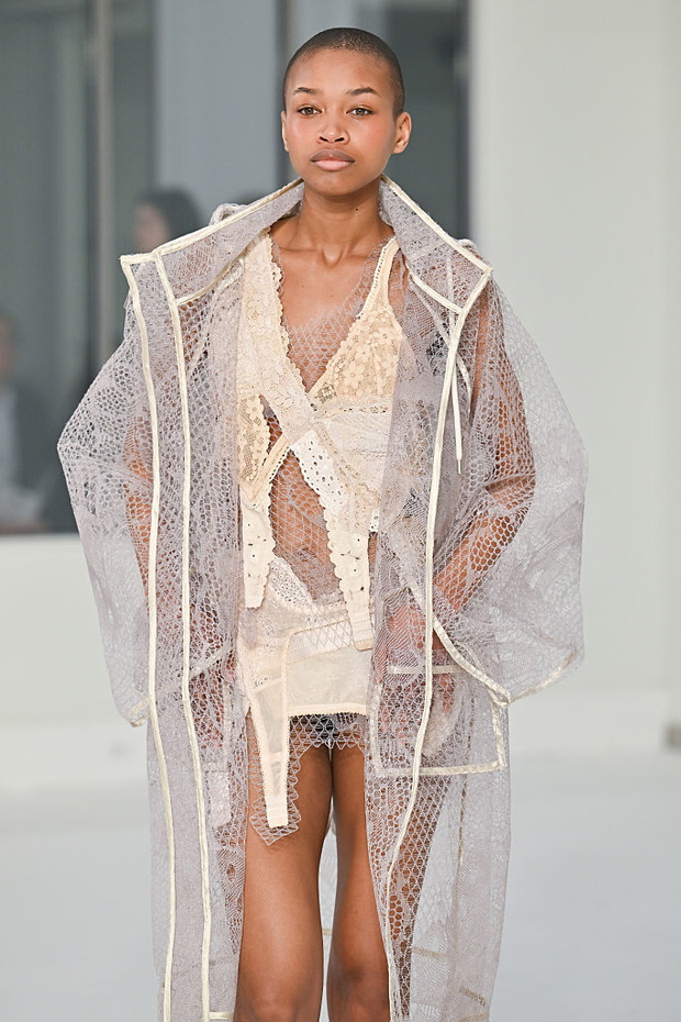 Przezroczysta organza jacket z Mango na lato 2026