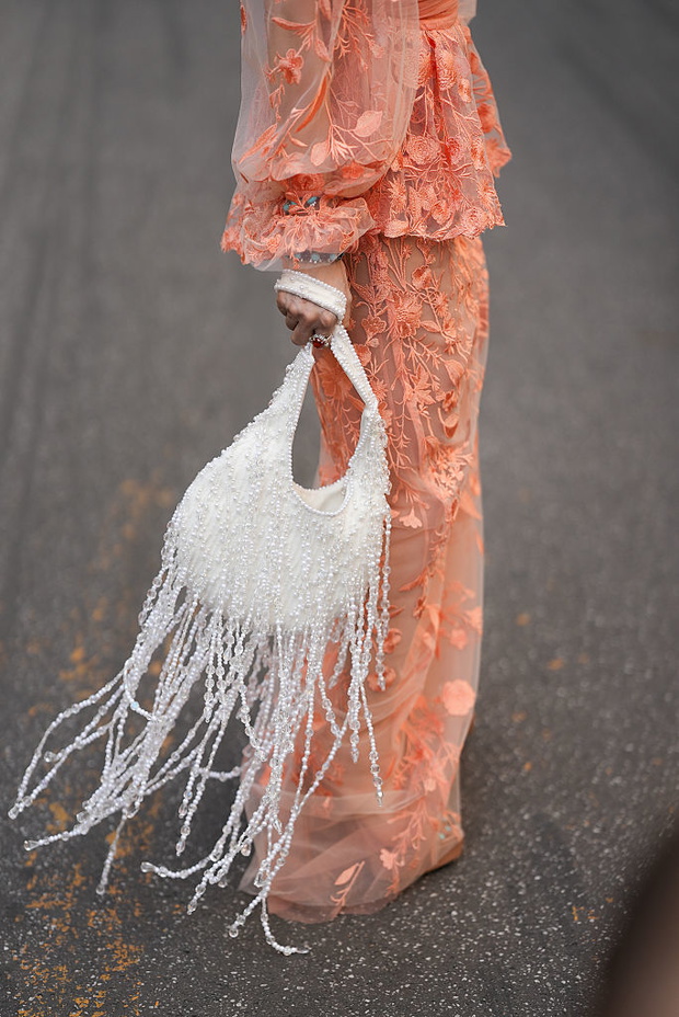 Beaded beach bag na lato 2026. Torba z koralikami zamiast biżuterii