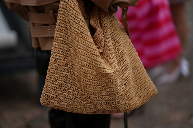 Crochet shopper &Other Stories na lato 2026. Torba plażowa do miasta