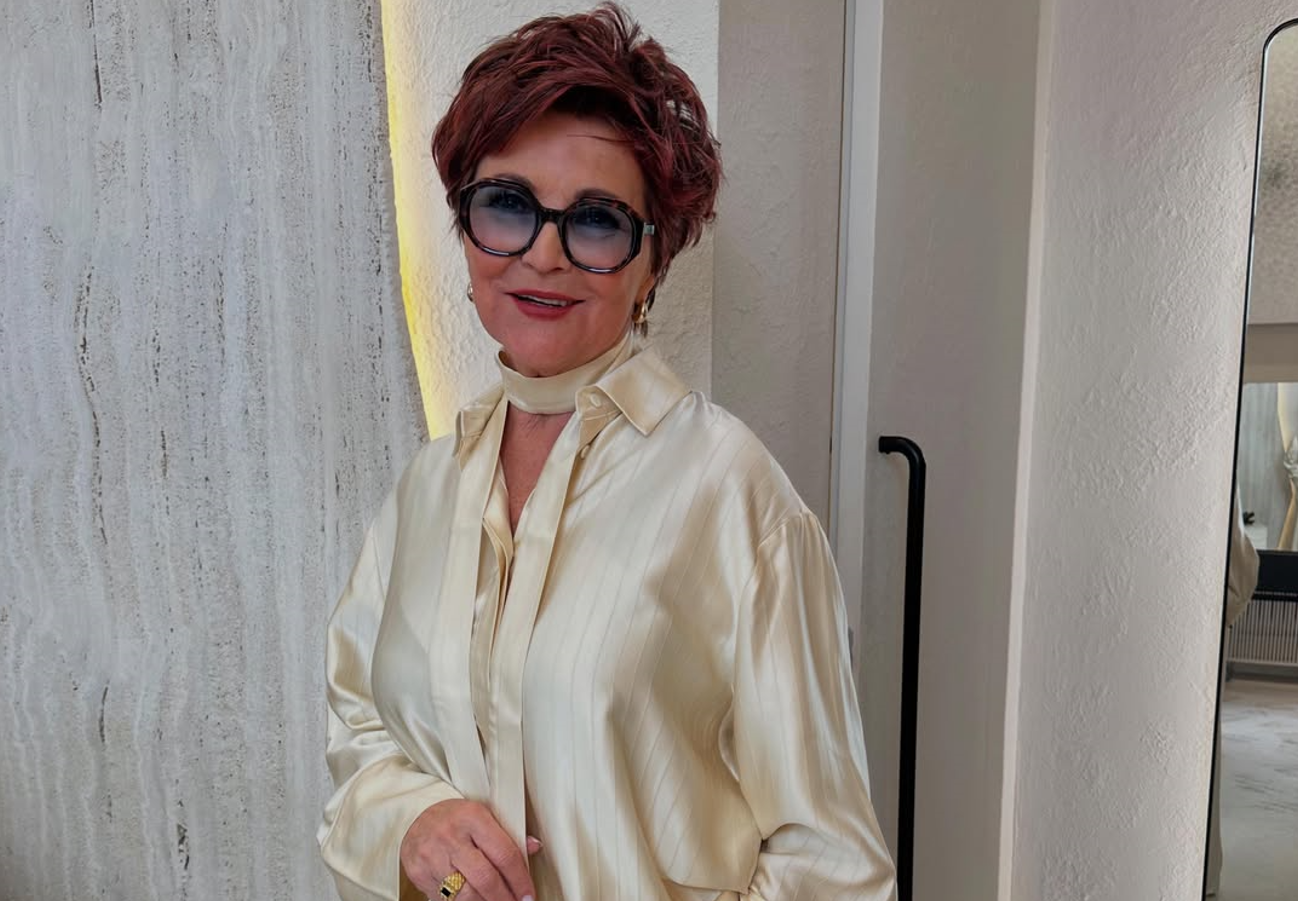 Jolanta Kwaśniewska w komplecie w kolorze "shiny cream"