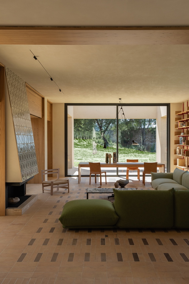 Projekt: MASSIMO ADARIO, fot: NATHALIE KRAG