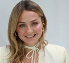 Małgorzata Socha w bordowej sukience