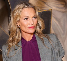 Oto sekret Kate Moss na idealnie gładkie usta. Ikona lat 90. codziennie stosuje ten koreański hit z witaminą C