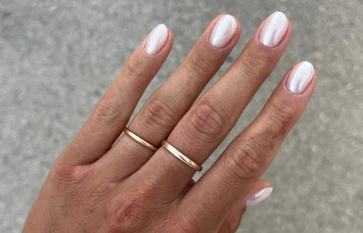 Perłowy manicure