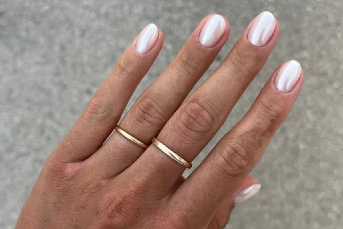 Perłowy manicure
