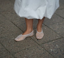 „Mesh ballet flats” to modowa obsesja Dunek na lato 2026. 3 idealne modele w stylu „scandi” kupiłam w H&M