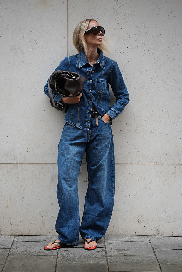Nie klasyczna jeansowa kurtka. „Denim overshirt” jest lżejsza i bardziej elegancka na lato