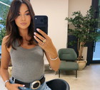 Paulina Krupińska-Karpiel stawia na ołówkową spódnicę „lace bloom”, która pięknie podkreśla talię. Znalazłam 4 podobne