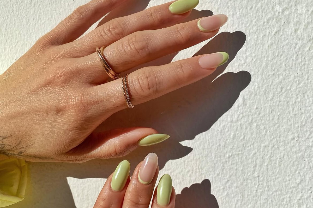 Pistacjowy manicure: trend na lato 2026