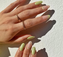 Pistacjowy manicure: trend na lato 2026