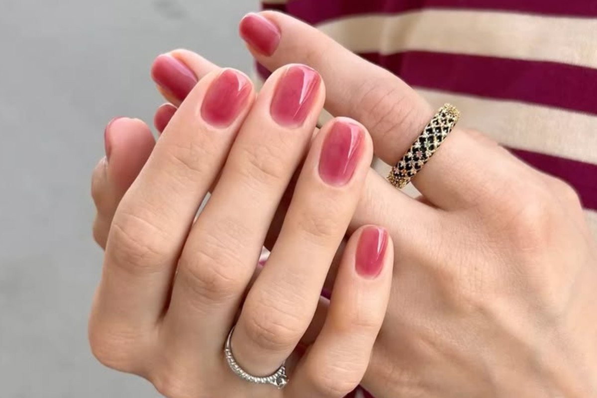 Strawberry blush nails
