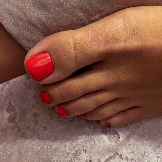 Tomato Spritz: pedicure na lato 2026