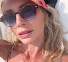 Jej kostium kąpielowy to esencja vibe'u "Zimmermann girl"