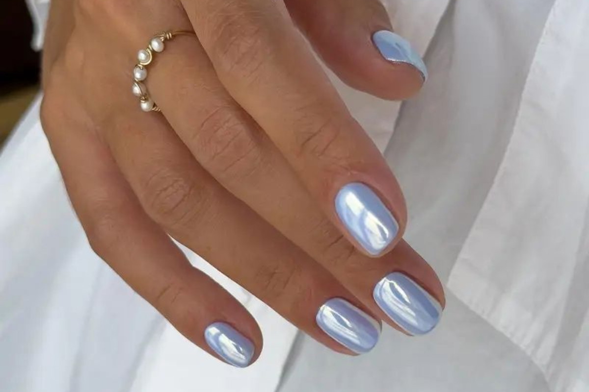 Modny manicure na sierpień 2026