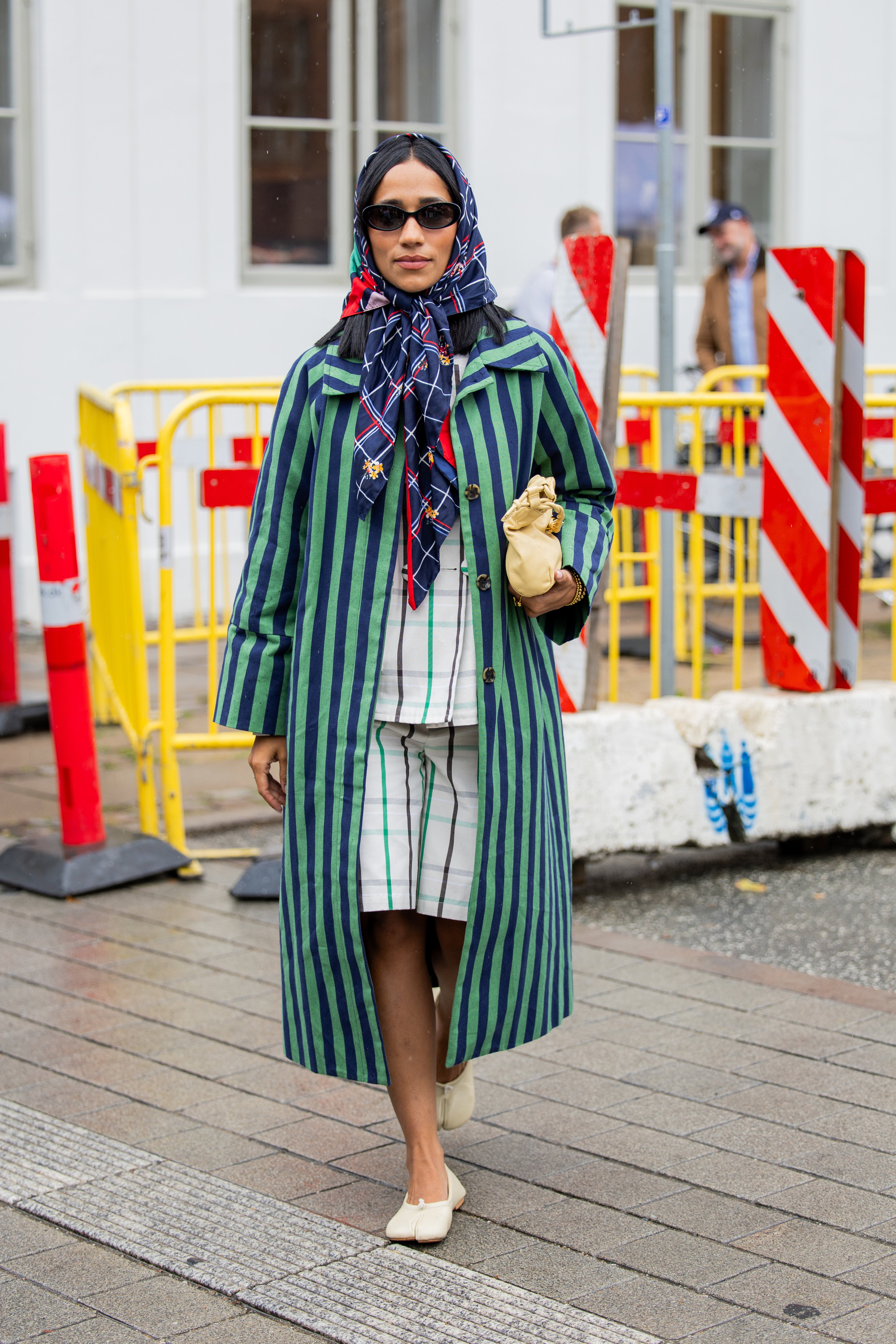 Checked scarf do trencza i marynarki. Trend z Kopenhagi