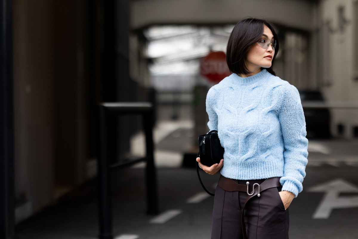 Błękitny fine knit sweater z Reserved. Trend 2026