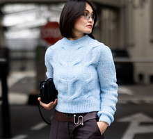 Błękitny fine knit sweater z Reserved. Trend 2026