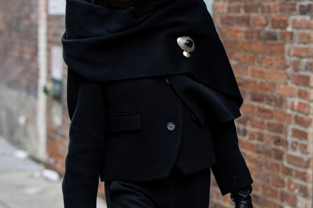 Charcoal wool beret z Reserved. Modny beret na jesień 2026