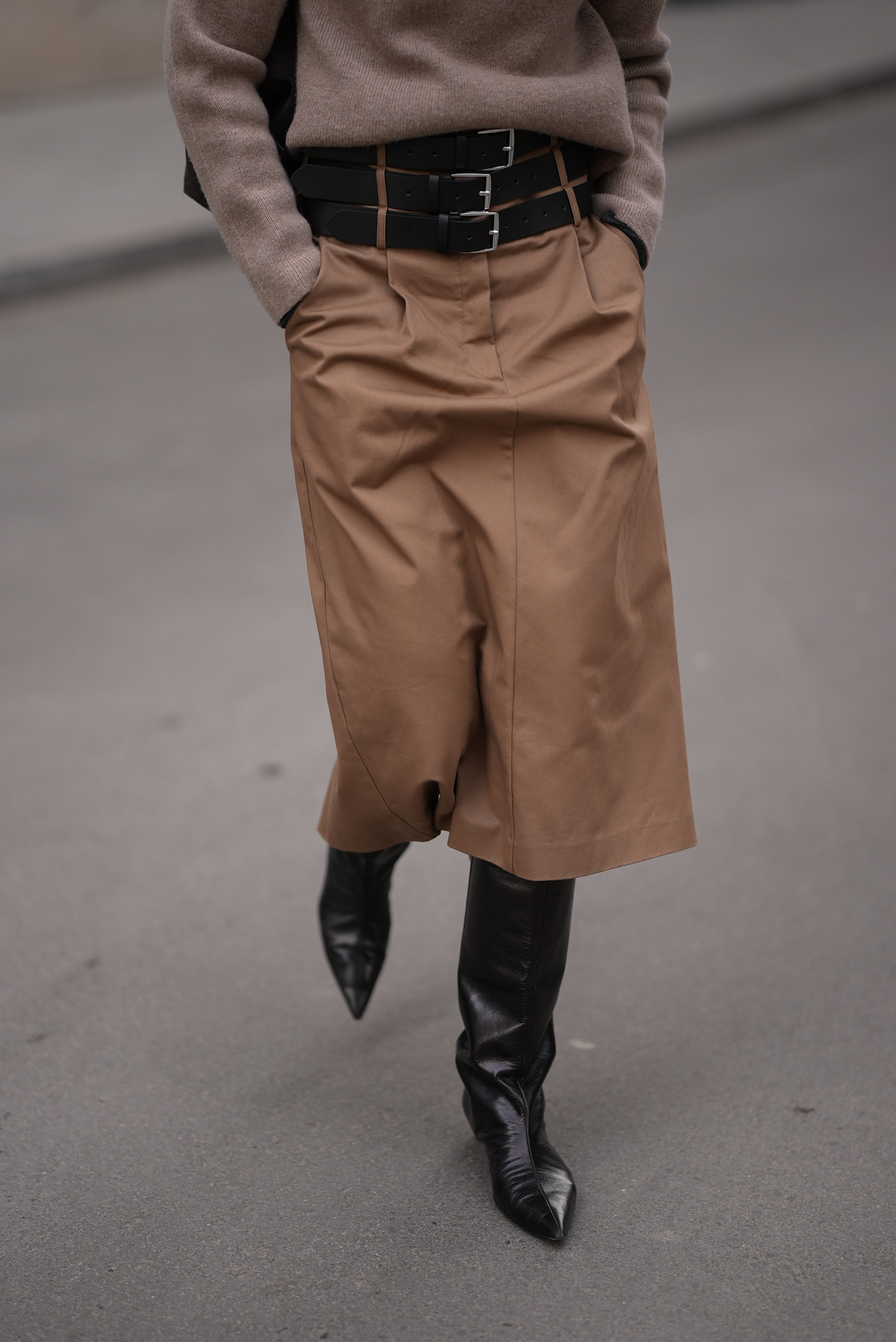 Knee-high chocolate boots z H&M. Trend jesień 2026