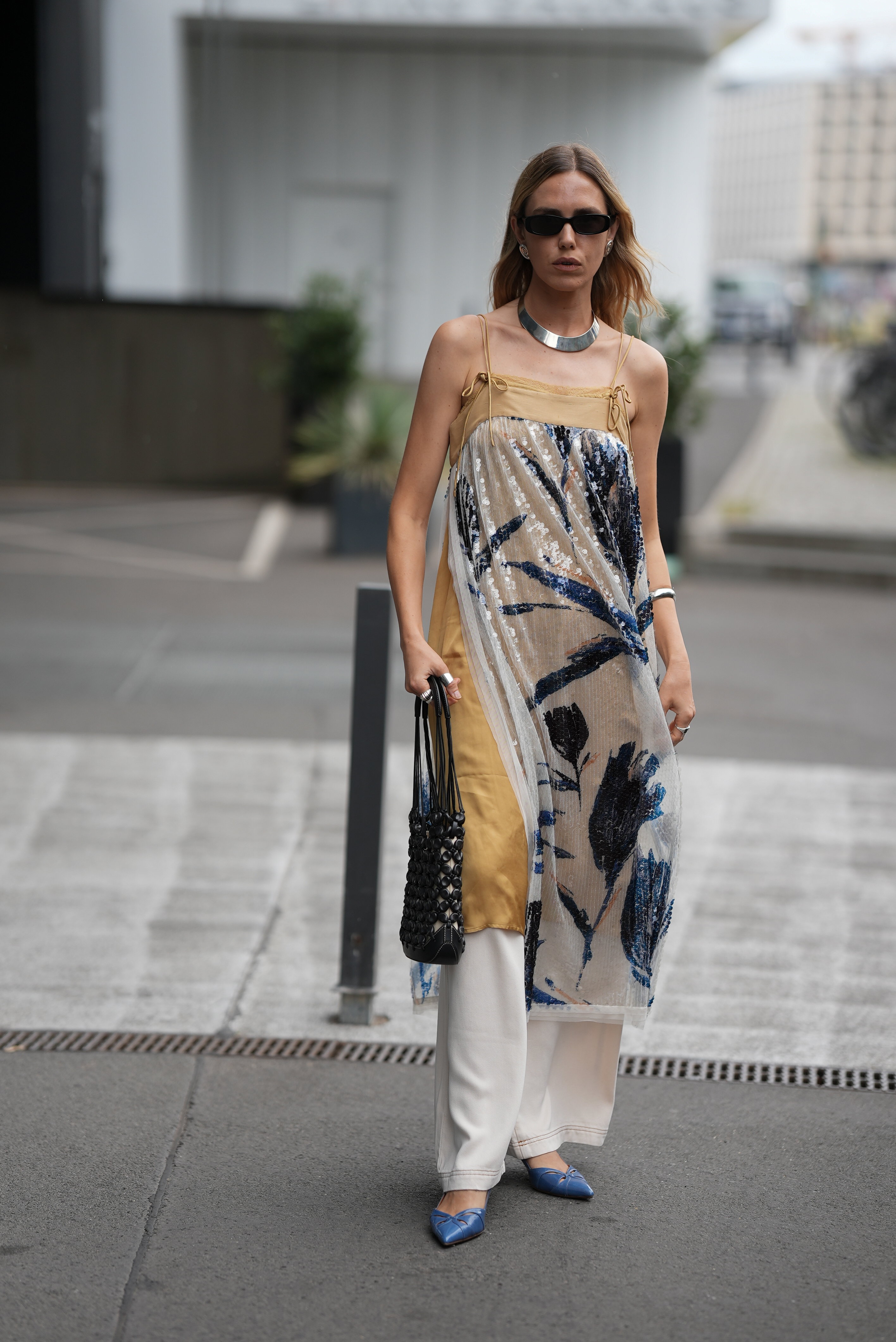 Sequin embroidered dress z Mango. Cekinowa sukienka nie tylko na sylwestra