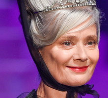 Te 3 szampony dają luksusowy odcień „Quiet Silver”. Jesienią 2026 twoje siwe włosy staną się pięknie chłodne i eleganckie