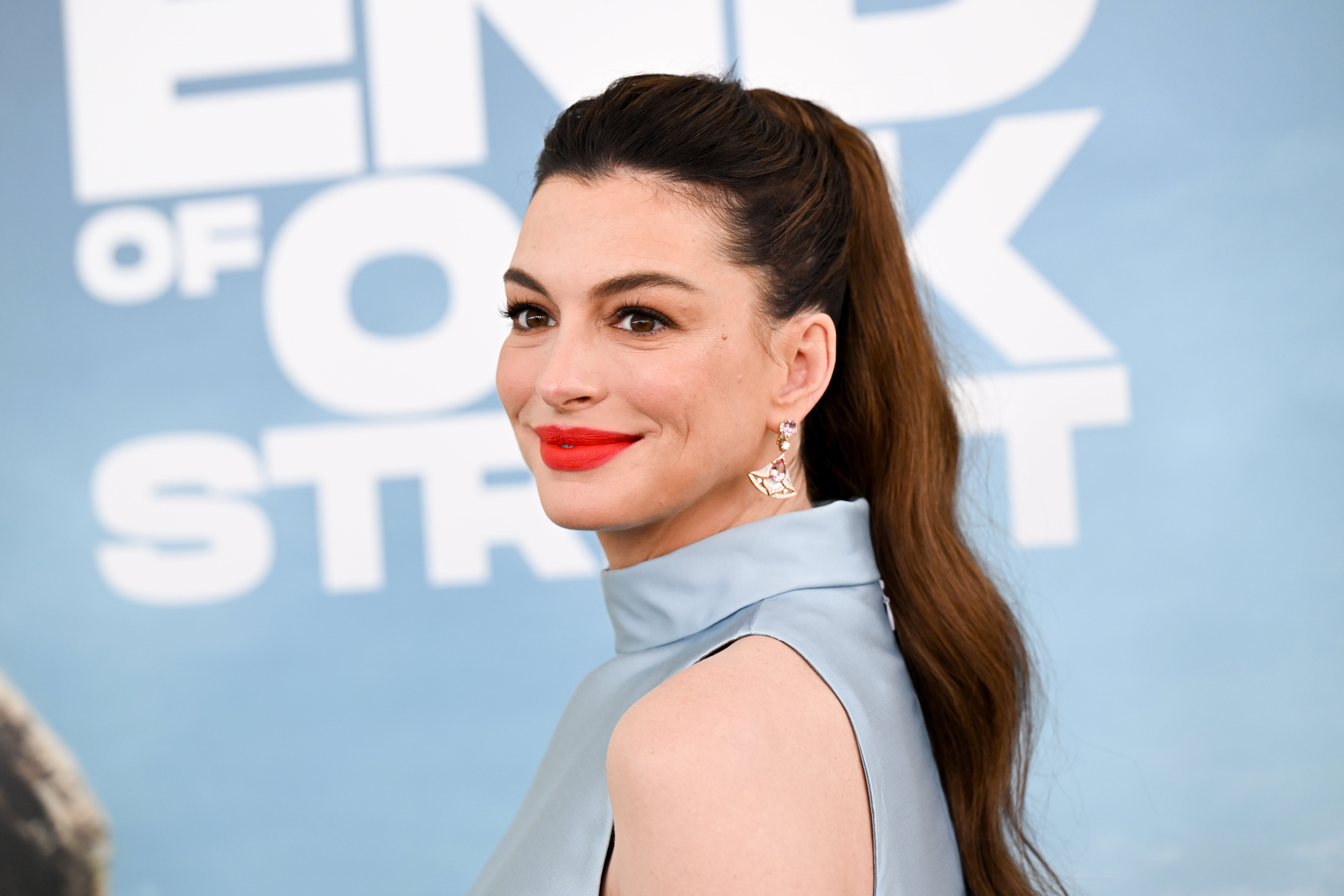 manicure anne hathaway