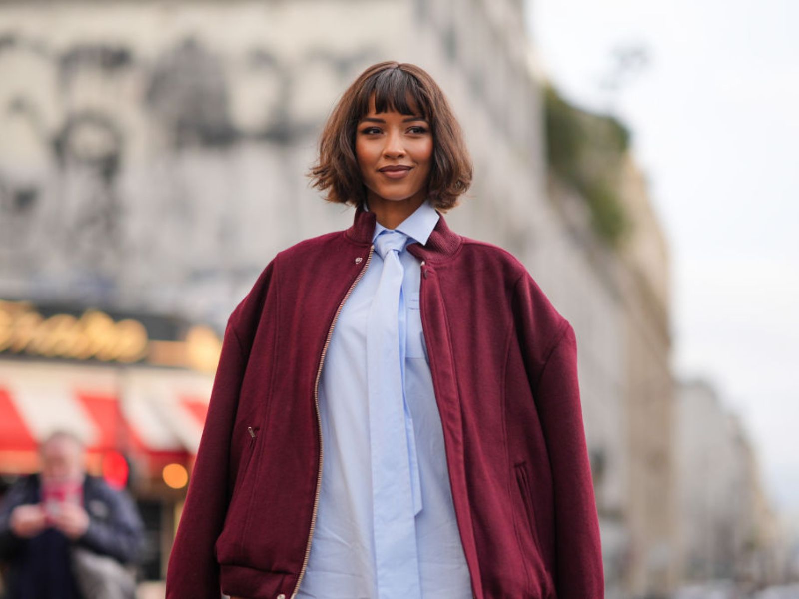 "Bonbon" jacket w kolorze rdzawego brązu to nowy hit H&M na sezon przejściowy w stylu paryskich it girls. Ideał na wietrzne dni