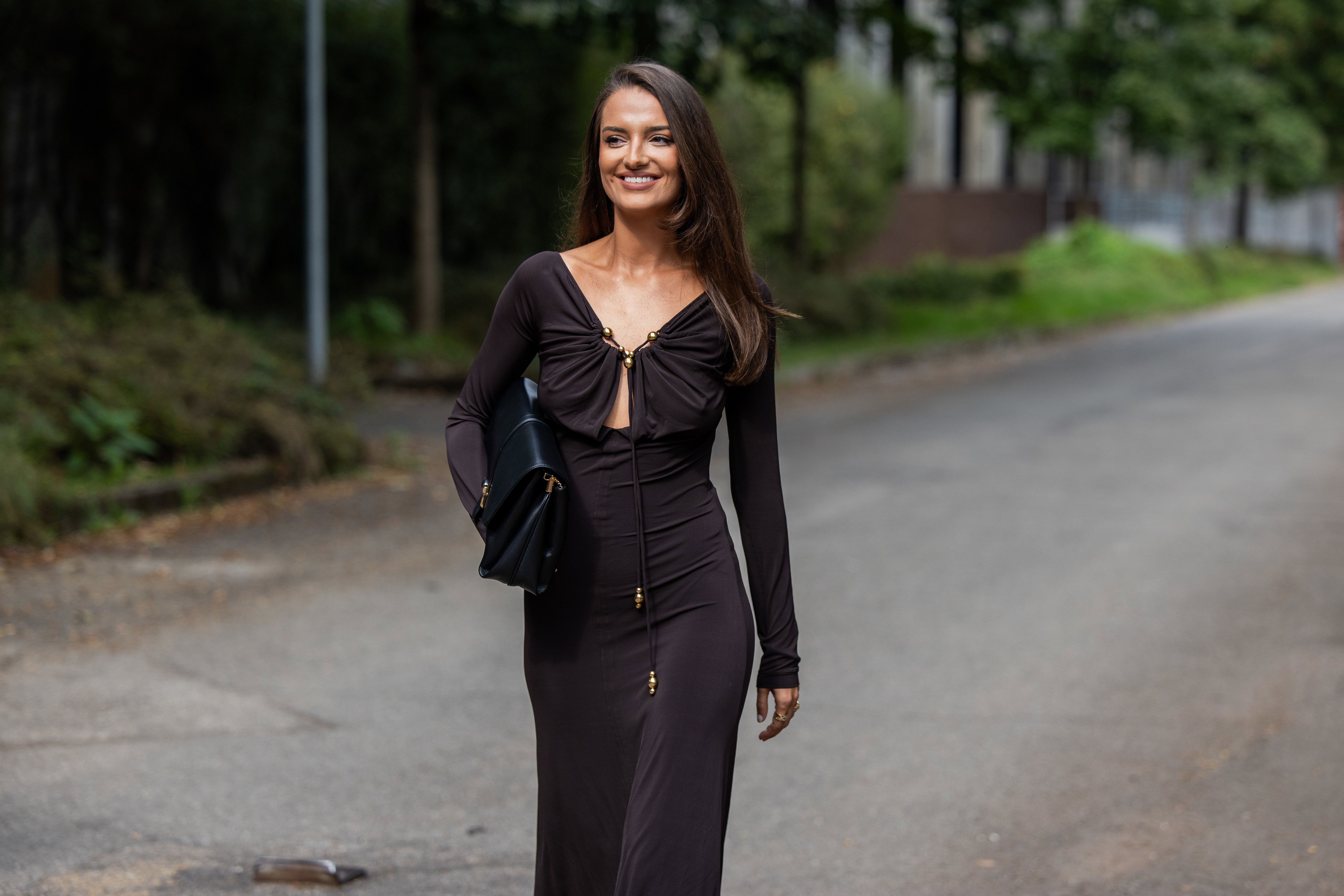 Sukienka Mango w stylu undone elegance. Hit jesieni 2026