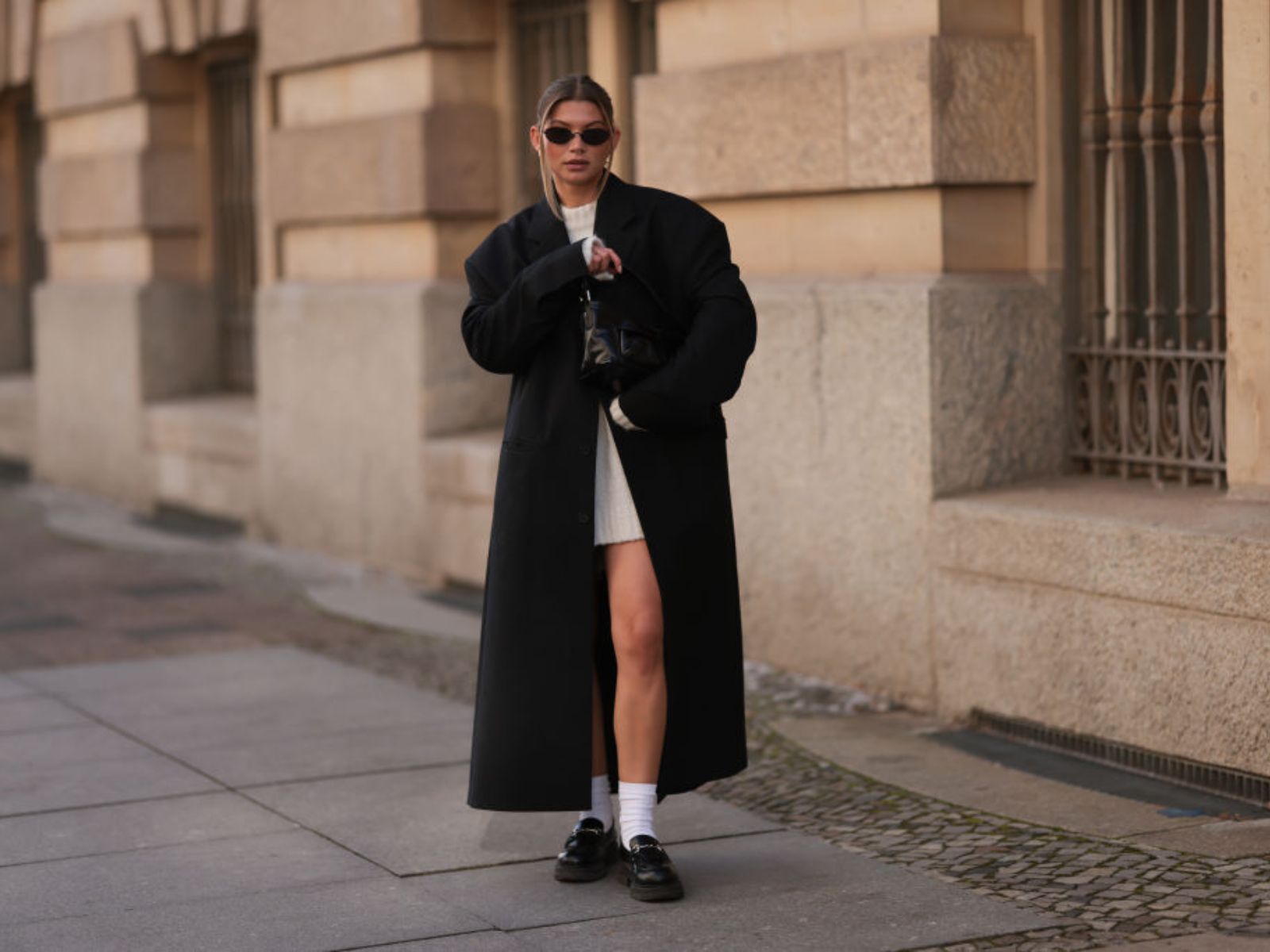 H&M przywraca najbardziej autentyczną formę „penny loafers”. To idealne buty na jesień 2026 w obsydianowym kolorze