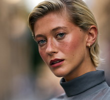 Bluzka "sous-pull" z merino to hit H&M. Ma luksusowy odcień "noir". Francuzki ubóstwiają ten model