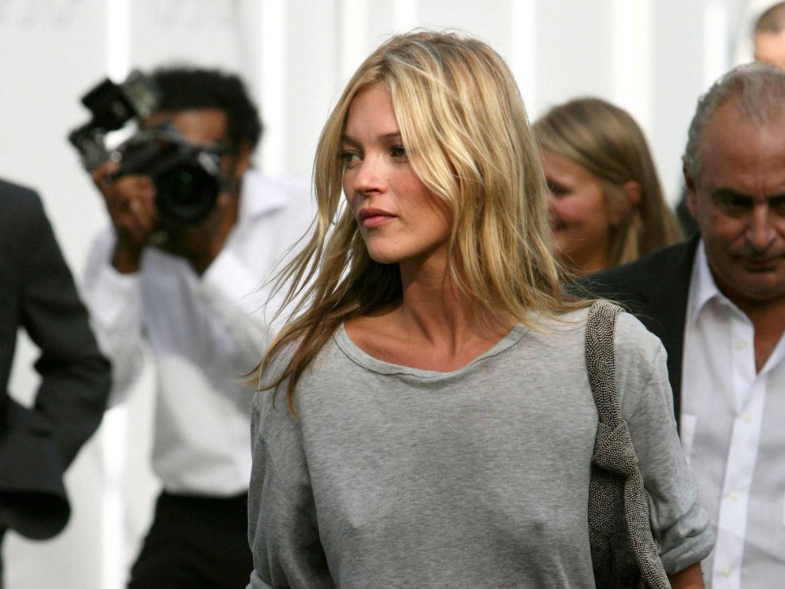 Kate Moss nosiła te spodnie w 2007 roku. Teraz patch-pocket flares znów trafiają na listy najgorętszych trendów