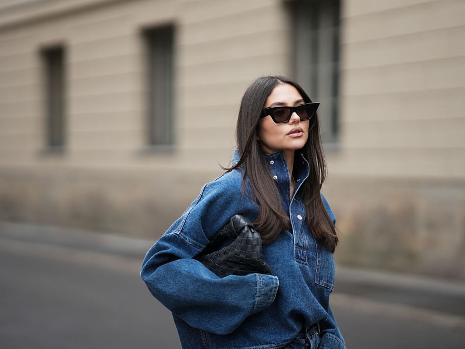 "Funnel neck denim jacket" to najmodniejsza kurtka jeansowa na jesień 2026. Jestem redaktorką mody i wybrałam TOP3 modele